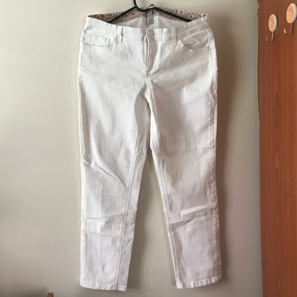 NWOT Vintage America Blues, White Capris Size 4/27